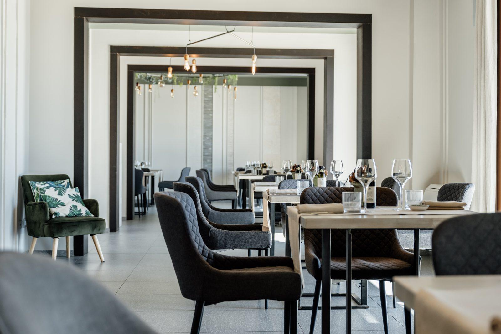 Les tables dressées en salle