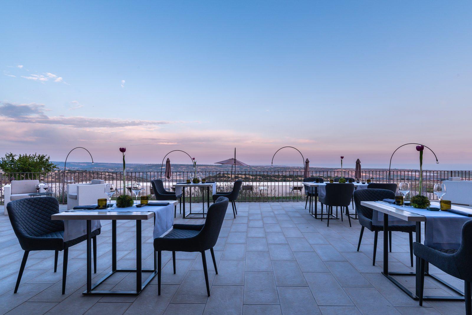 La terrasse de Gramole au coucher du soleil